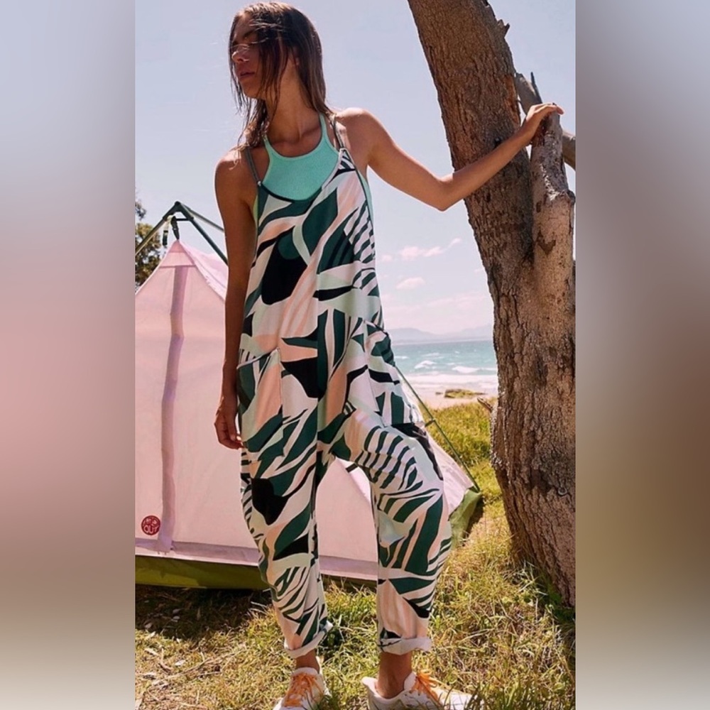 Free People  Hot Shot Printed Onesie Jumpsuit peached
Combo M
